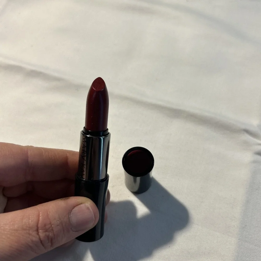 Mary Kay Crème Lipstick Red /Rouge #022850 Discontinued